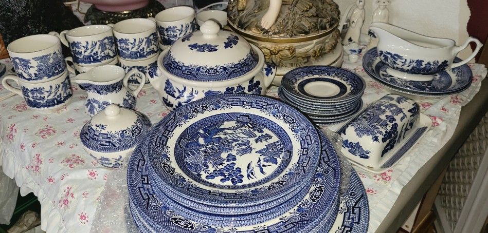 45 PC SET CHURCH HILL BLUE WILLOW STAFFORDSHIRE ENGLAND CHINA SET