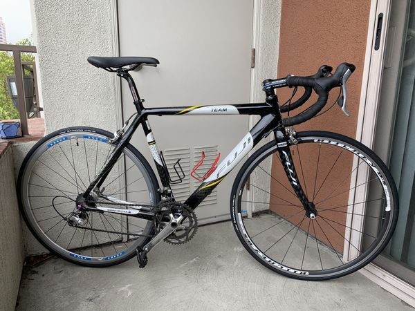 Fuji Team 105 54 cm road bike for Sale in Los Angeles, CA - OfferUp