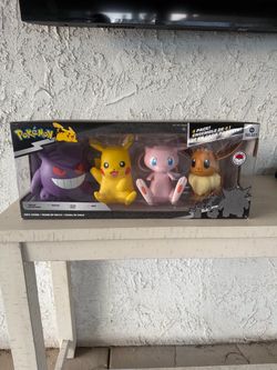 Brand New Pokémon Select Deluxe Vinyl Figure 4-Pack – Gengar, Pikachu, Mew & Evee