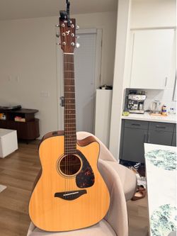 Yamaha FGX700SC Solid Top Cutaway Acoustic-Electric Guitar Natural