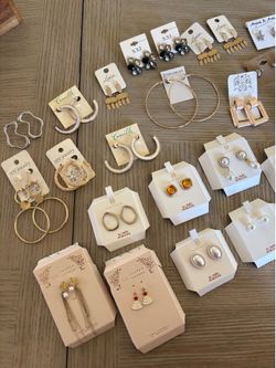 Bundle of earrings