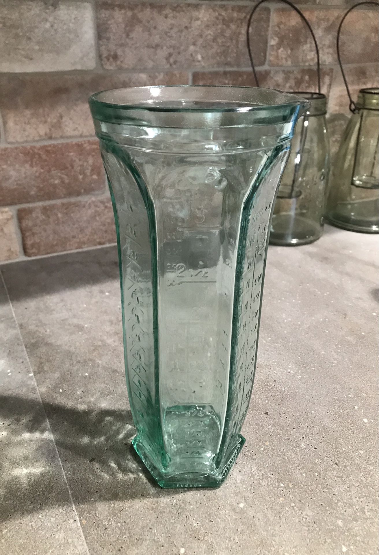 Amici's Dosatore Measuring jar produced in Italy using Recycled rGreen Glass.This vintage looking measuring jar can measure Rice; Flour and Sugar in c