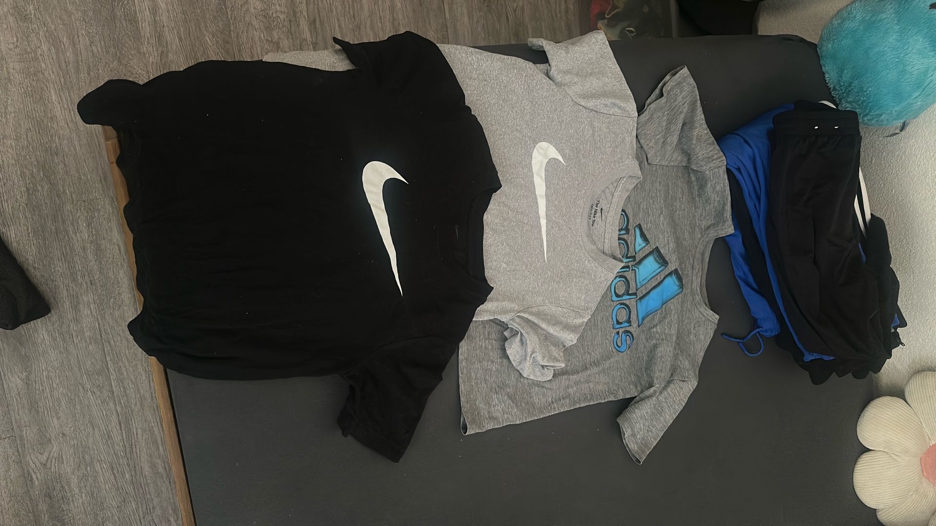 Boys Shits Size M