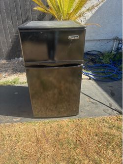 Mini refrigerator and freezer