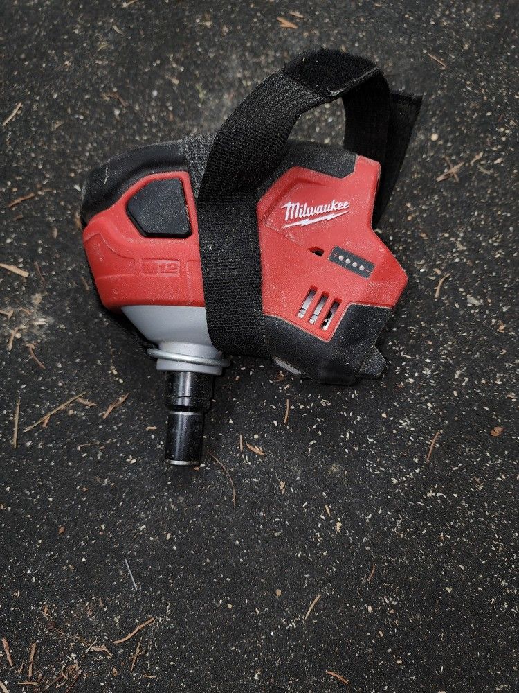 Milwaukee M12 Palm Nailer