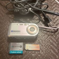 Sony CyberShot DSC-P200 Digital Camera 7.2 MegaPixels