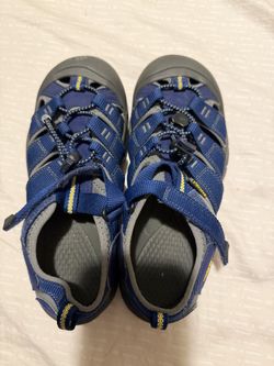 Keens Kids Size 5