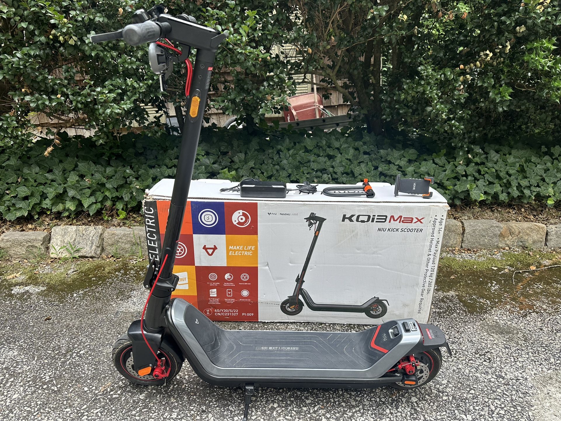 KQI 3 Max Electric Scooter w/ U Lock and Phone Mount