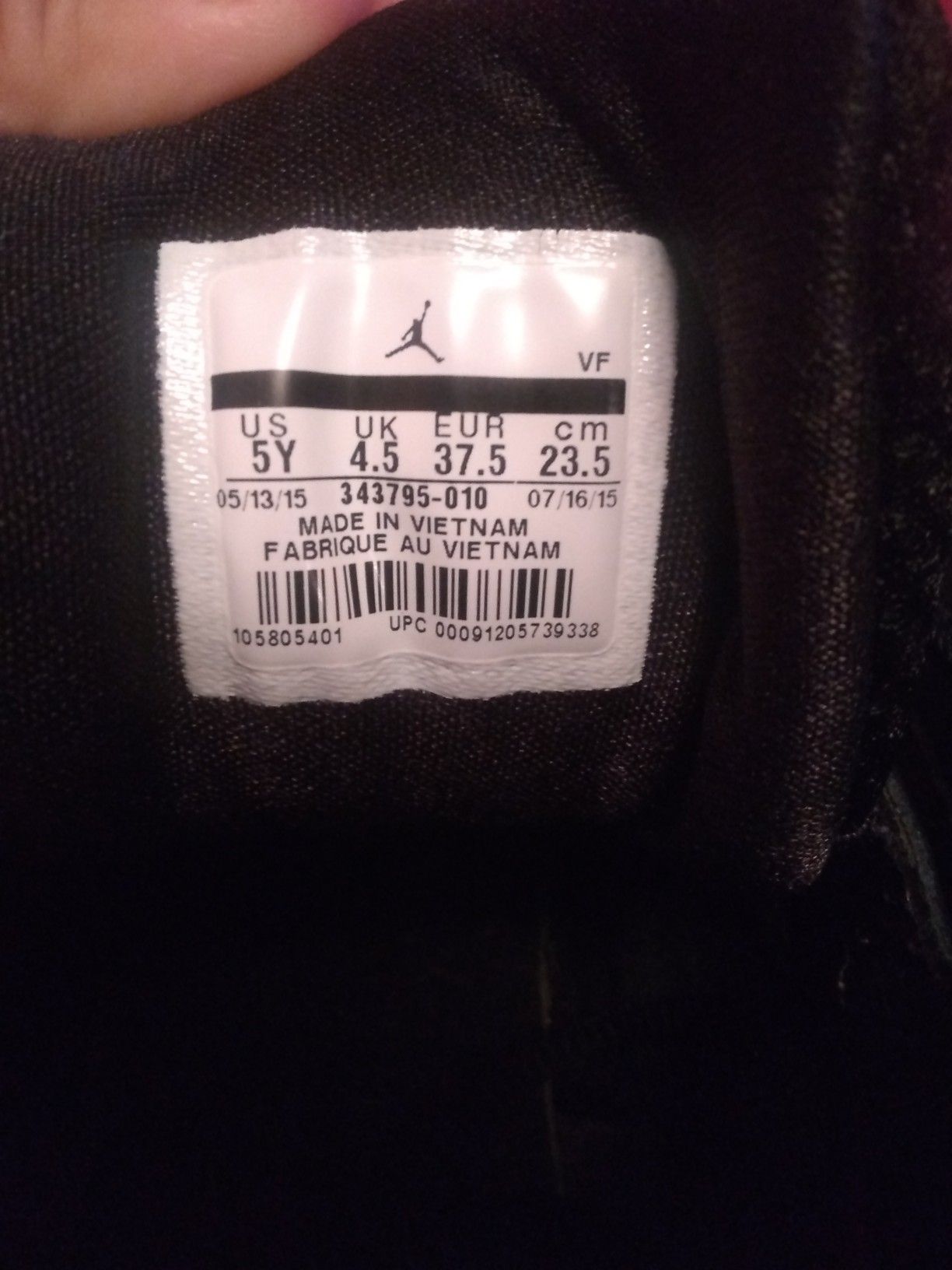 BLACK RETRO 6 JORDANS