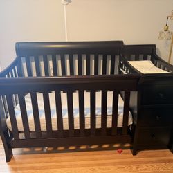 Beautiful Sorelle Princeton Matching Crib And Dresser. 