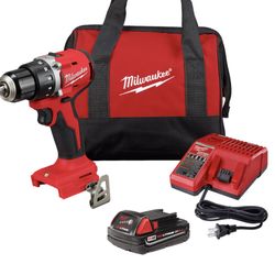 Drill Milwaukee battery and charger and bag