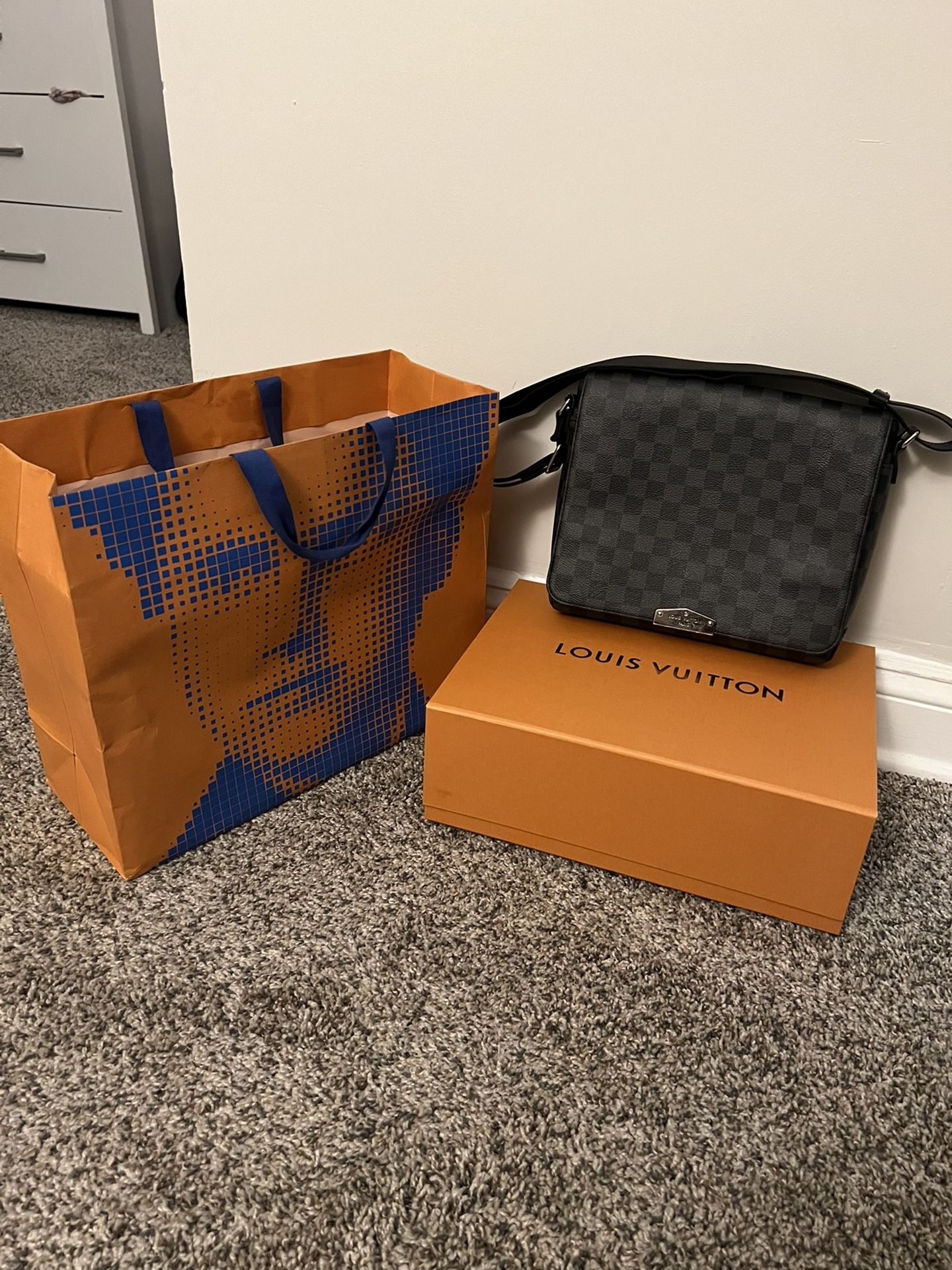 Louis Vuitton Messenger Bag 