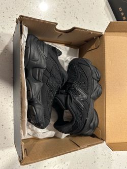 Brand New Size 7c New Balance 9060