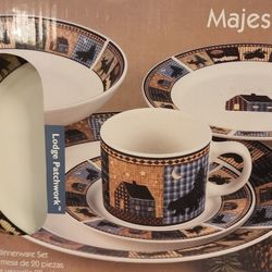 NEW Oneida Dinnerware Set 