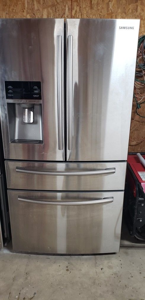 SAMSUNG REFRIGERATOR