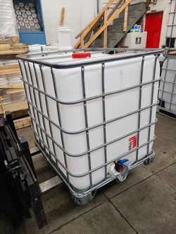 275 GALLON WATER TANK