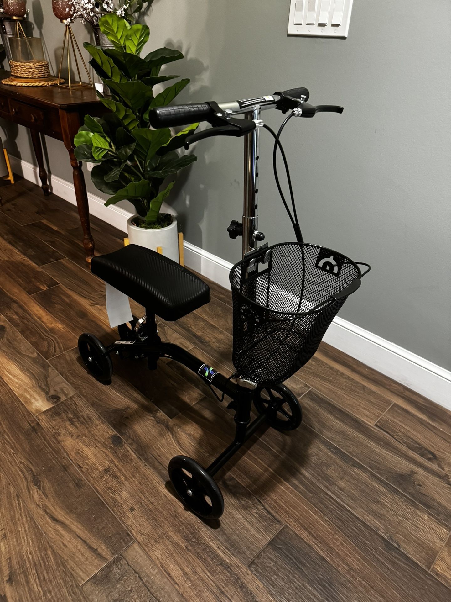 Brand New Knee Scooter/walker