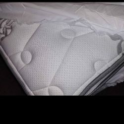 Queen Size Bed w/ Bed Frame & Box Spring 
