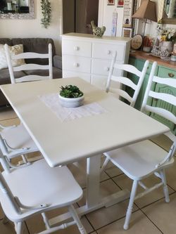 WOODEN FARMHOUSE DINNING SET ( PLEASE READ DESCRIPTION)