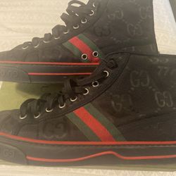 MENS Gucci Shoes- Size 9.5