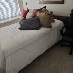  Dinette Set  In Good Condition/ Full Size Bed