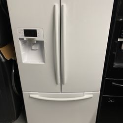 Samsung Refrigerator Working Good 
