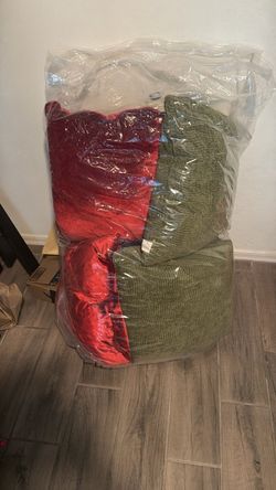 Red and Green Throw Pillows Set