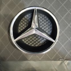 Mercedes-Benz Front Grill Emblem