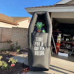 Lighted Dracula Moves Up&down Inflatable (USED)