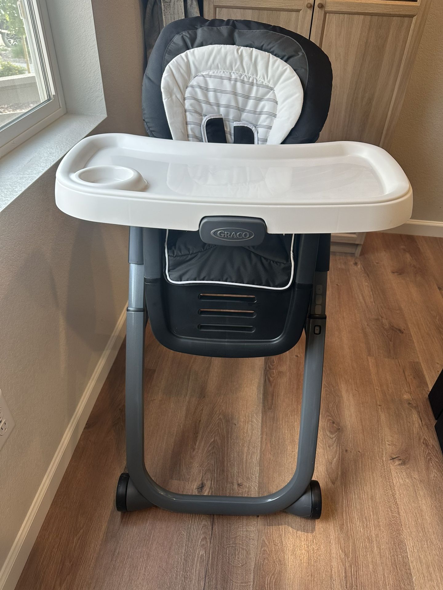 High Chair - Graco Duoliner DLX 6 In 1