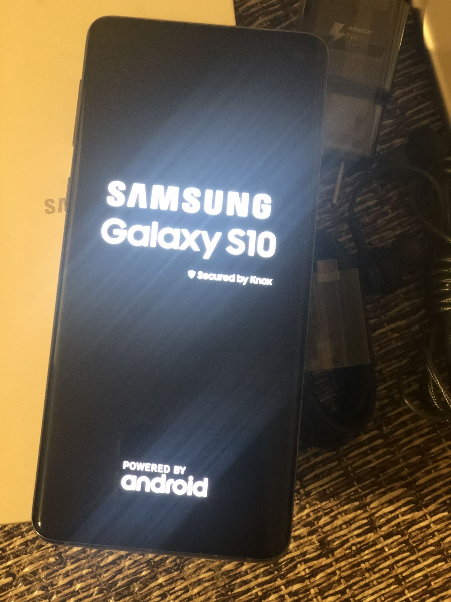 Samsung galaxy s10 128 gb unlocked, sold with store warranty 