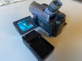 Sony dcr-trv19 compact digital MiniDV Handycam