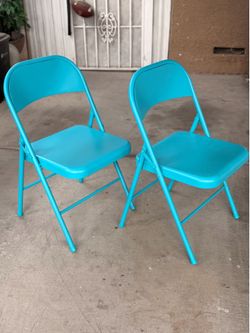 2 Turquoise Folding Chairs – Heavy Duty & Great Condition
