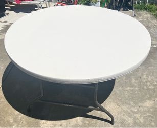 Round table for the patio . Sitting 10 people .