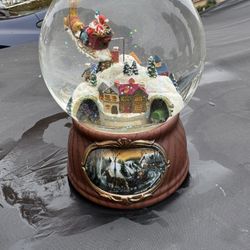 Snow Globe Plays Music