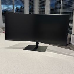 Ultra-wide Curved Monitor 