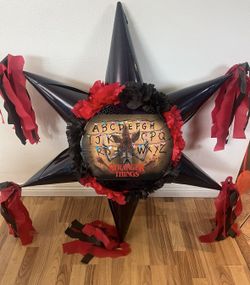 Stranger Things Tambor Star Pinata 