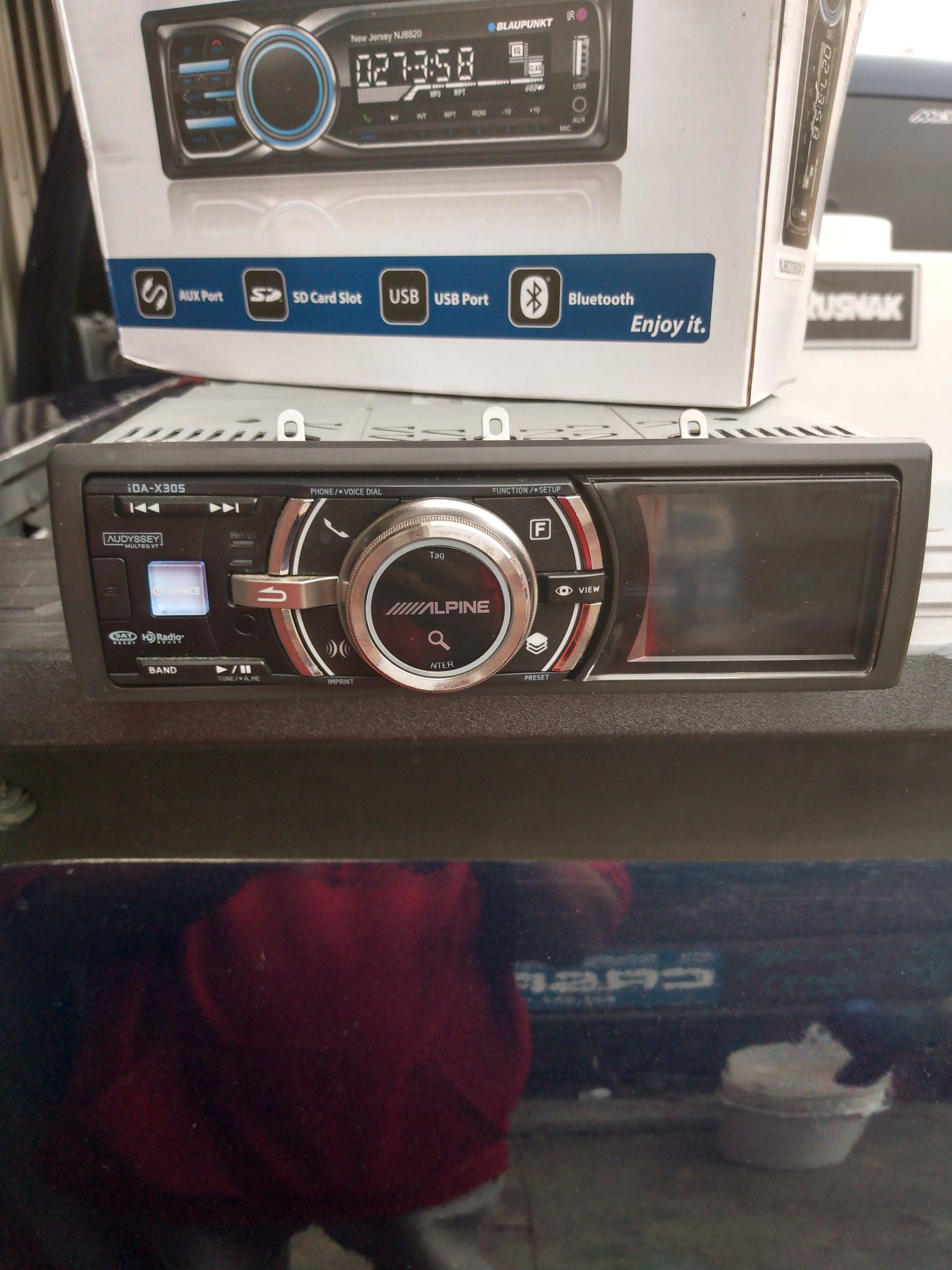 Alpine Bluetooth stereo