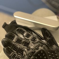 Grooming Glove Cat /dog Feather Toys Interactive Cat Toy with Super Suction  Feather Replacements with grey mouse , yarn white rubber groomer ,W