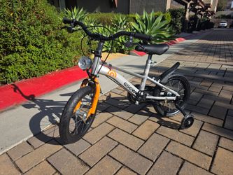 Bicycle with Training Wheels