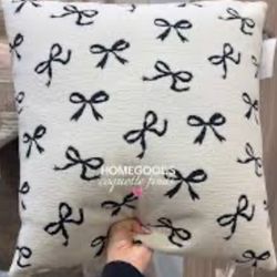 Pillows Decorative 🖤🤍