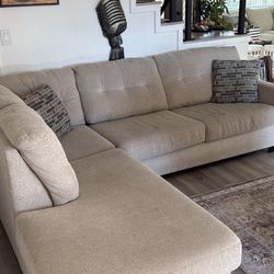 SECTIONAL COUCH