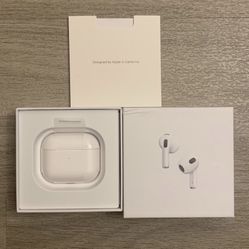 AirPods (3rd generation) with MagSafe Charging Case