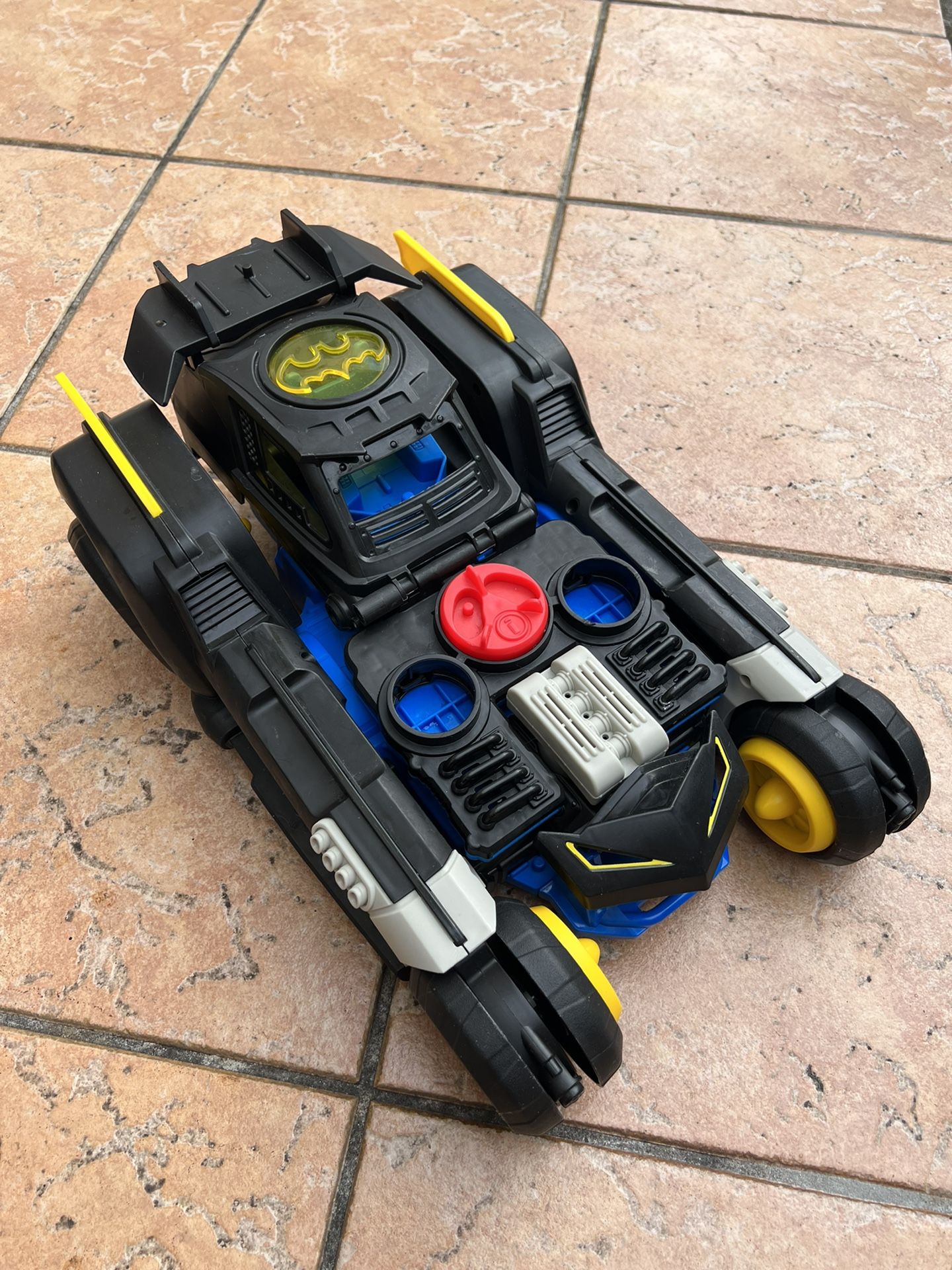 Large BATMAN Transformer Batmobile (NO REMOTE) FULLY MANUALLY FUNCTIONAL  $25 (Originally $70 @ Target) for Sale in Hialeah, FL - OfferUp