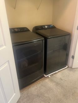 Samsung Black Washer and Dryer Set