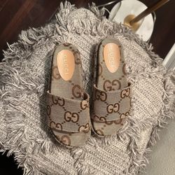 Super Cute Gucci Canvas Slides 
