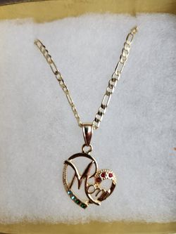 DIJE DE MAMA CON CADENA Y CAJA LISTA PARA REGALO