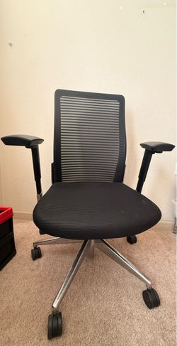Black Mesh Office Chair with Armrests