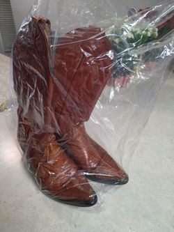 Lots of vintage boots. Were used good and cleaned with professionally