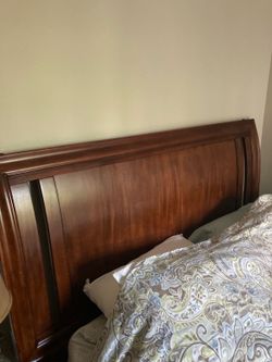 Wooden headboard for queensized bed